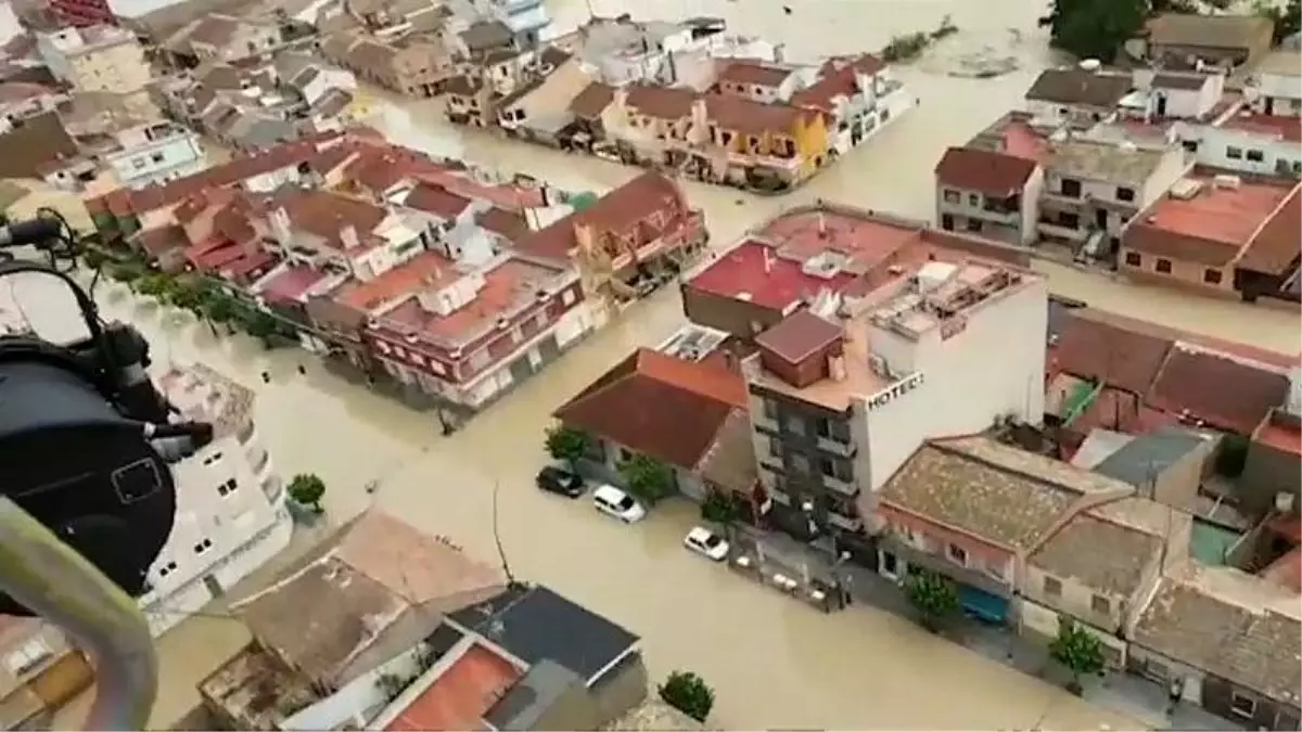 İspanya\'da sağanak yağmur can aldı: 5 kişi sel sularına kapılarak öldü