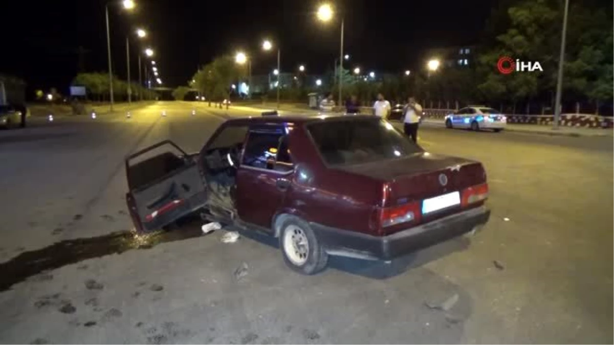 Karaman\'da otomobil ile hafif ticari araç çarpıştı: 2 yaralı