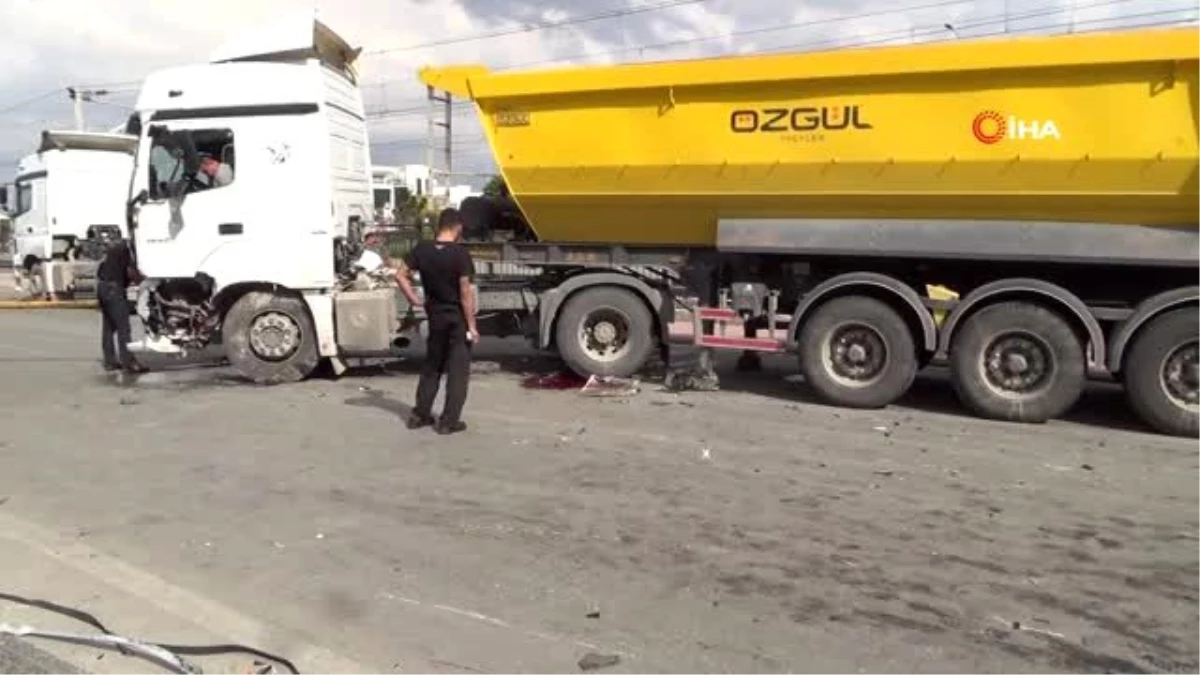 Konya\'da kamyonet ile tır çarpıştı: 1 ölü, 2 yaralı