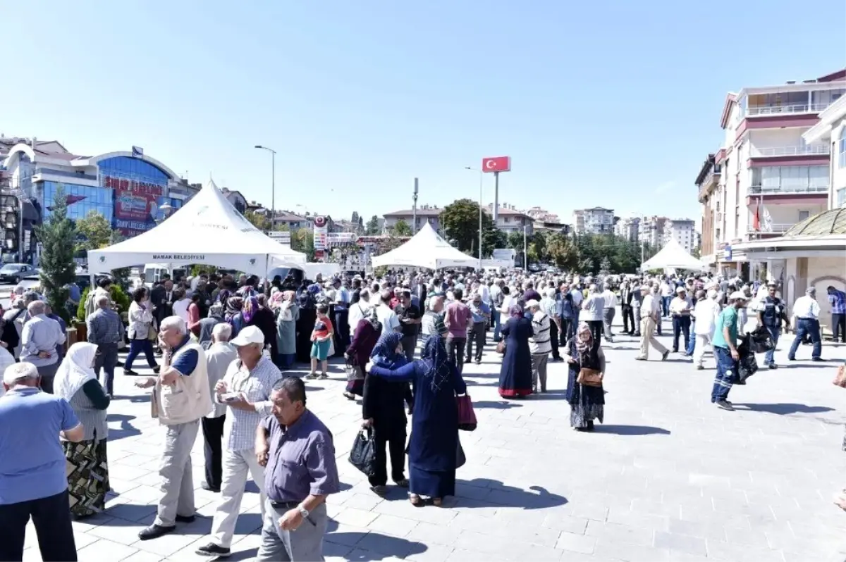 Köse\'den aşure ikramı