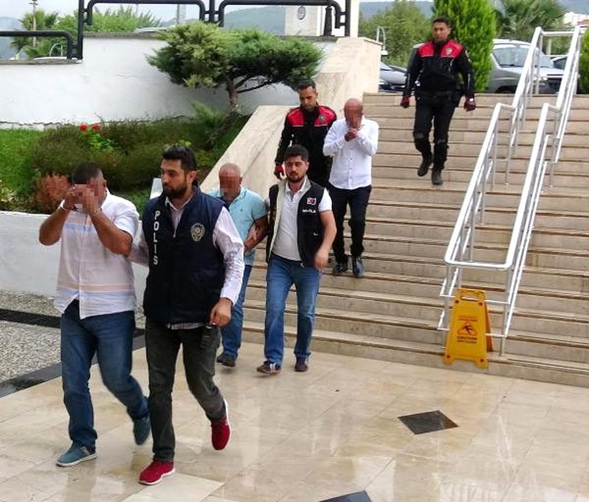 Maket cep telefonlarıyla 40 bin liralık dolandırıcılık
