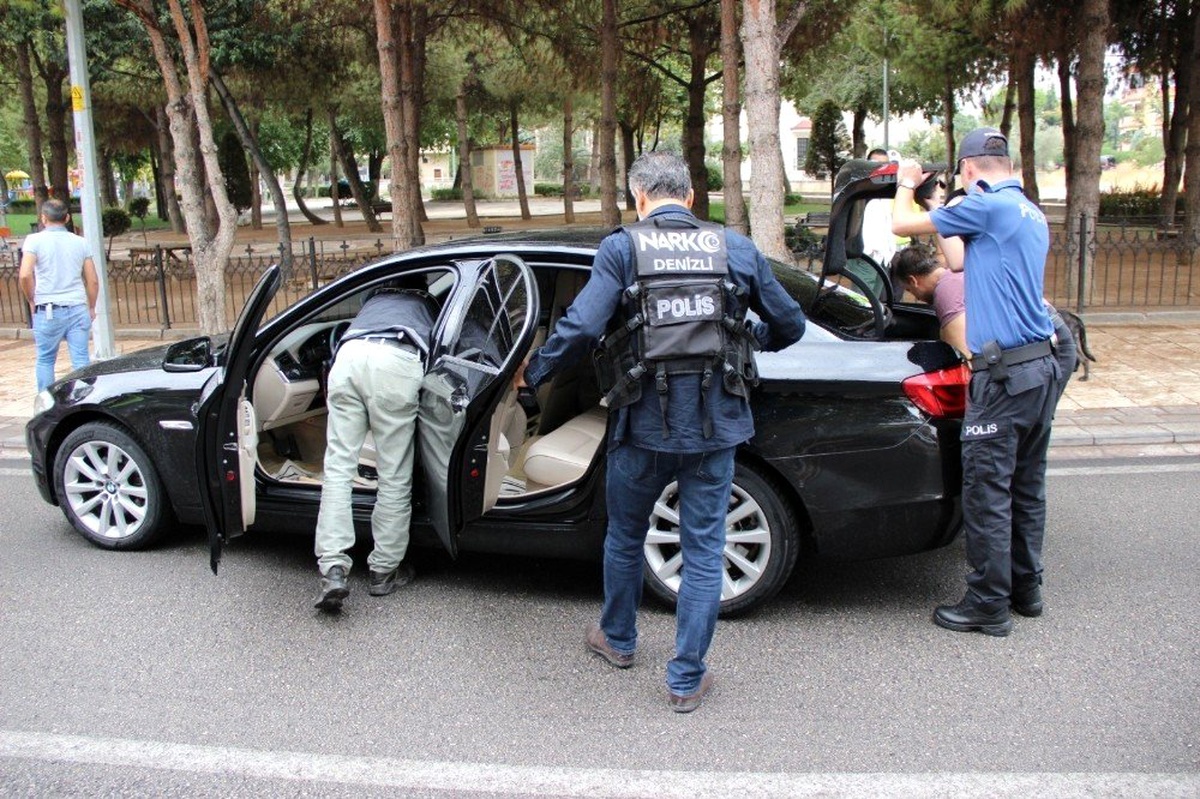 Narkotik polisinden "Huzurlu Okul" uygulaması