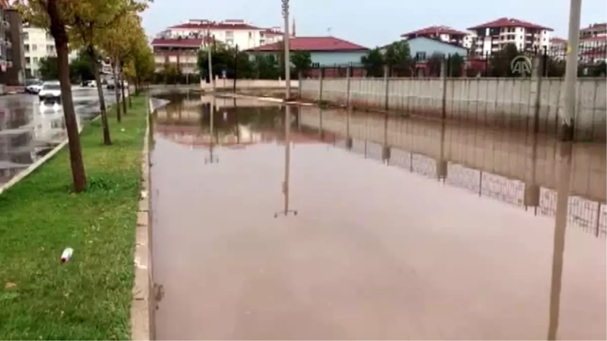 Sağanak hayatı olumsuz etkiledi