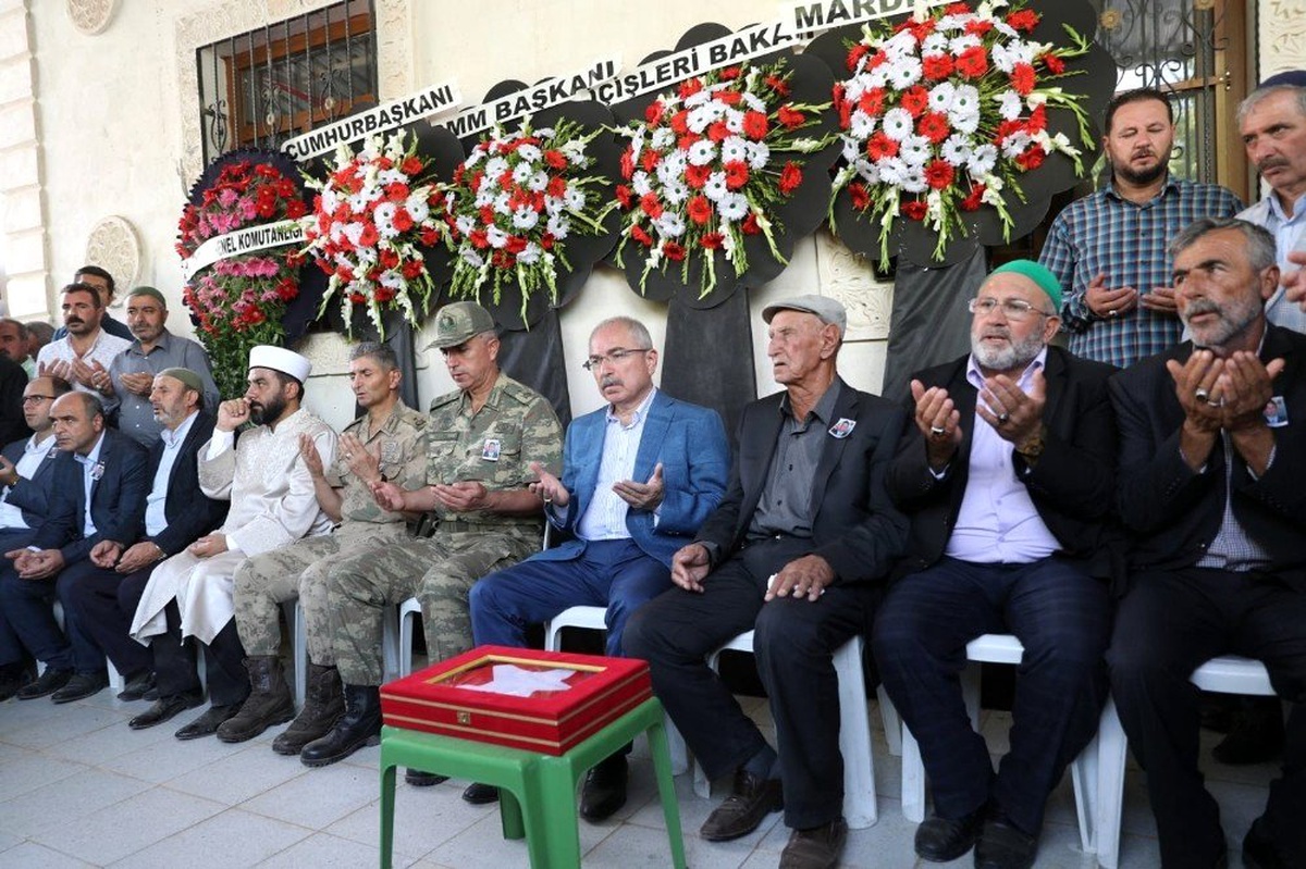 Şehit Abdullatif Emen, şehit babası ile yan yana