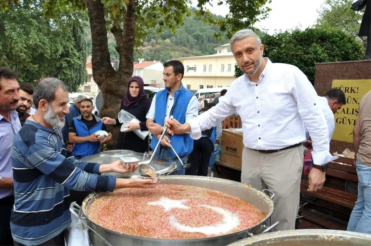 Simav Belediyesinden aşure ikramı