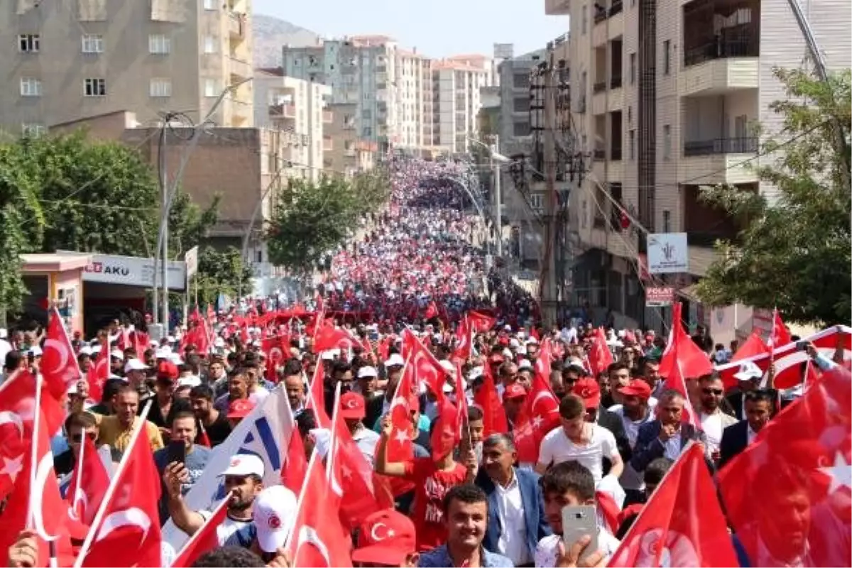 Şırnak\'ta \'teröre lanet, kardeşliğe davet\' yürüyüşü