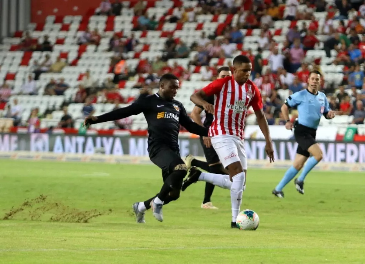 Süper Lig: Antalyaspor: 1 - İstikbal Mobilya Kayserispor: 1 (İlk yarı)