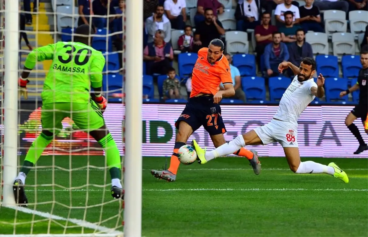 Süper Lig: Medipol Başakşehir: 0 - DG Sivasspor: 0 (Maç devam ediyor)