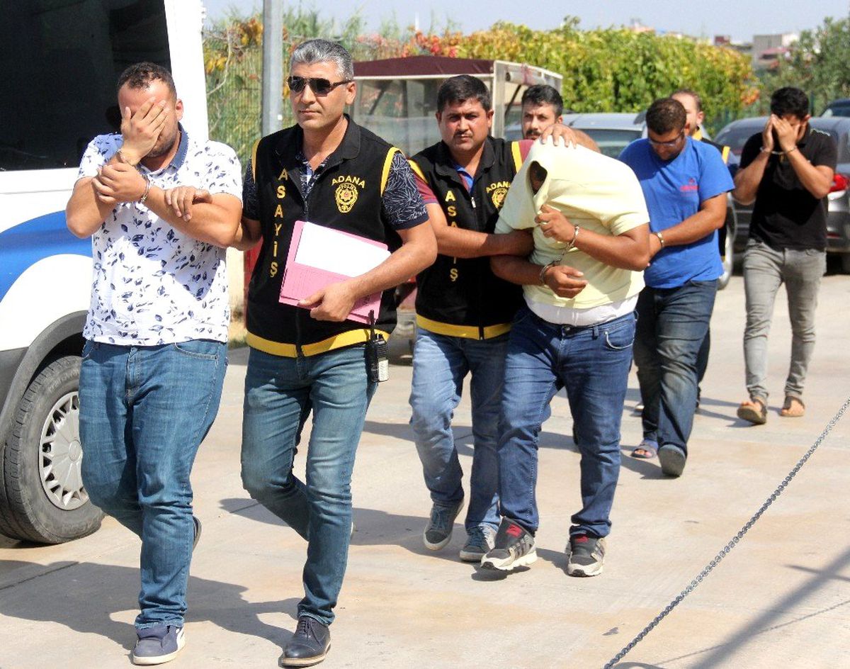 Teslimat bekleyen kargoları başkaları yerine geçerek böyle aldılar