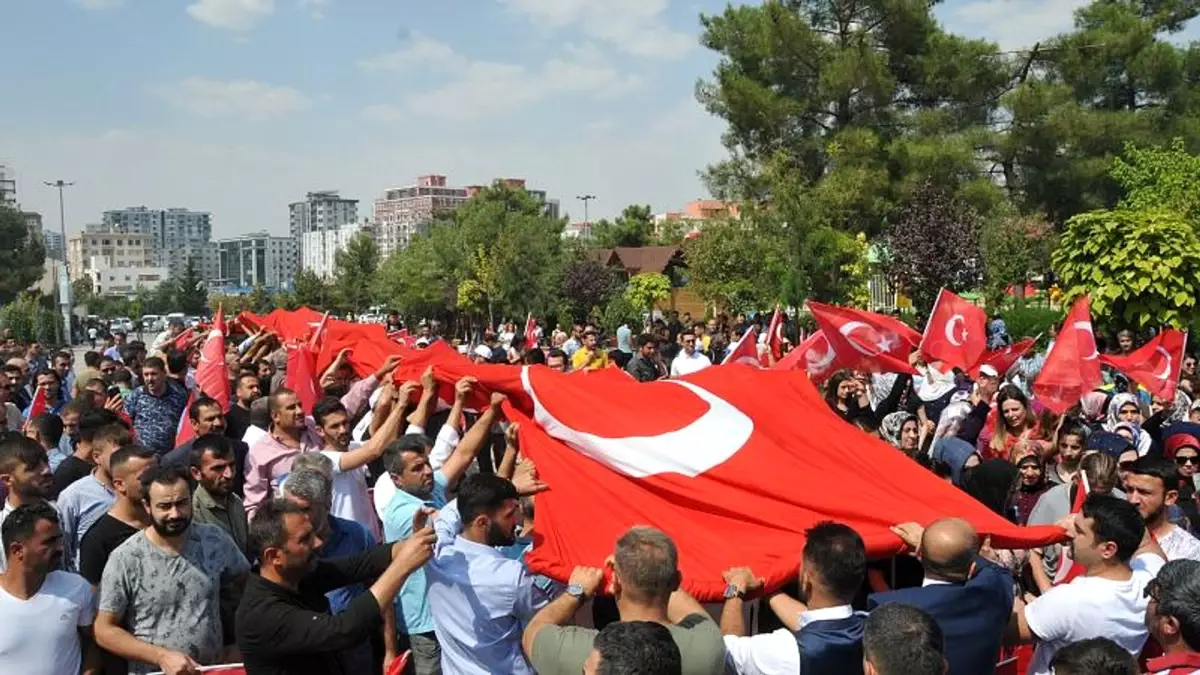 Video | Türkiye\'de 10 ilde "Teröre lanet, kardeşliğe davet" yürüyüşü