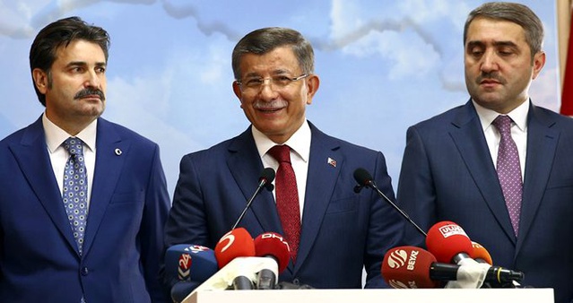 Ahmet Davutoğlu'ndan sonra AK Parti'de istifalar: Eski milletvekilleri ve il başkanları da partiden ayrıldı, System.String[]