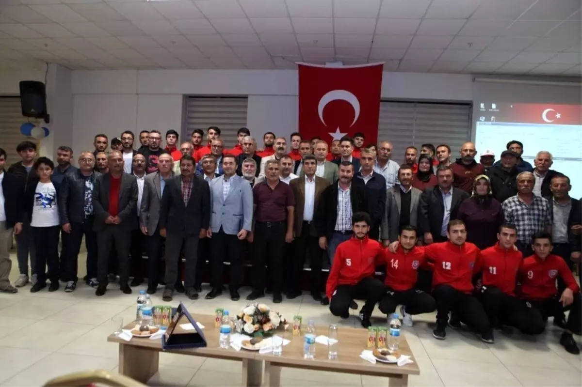 Akkışla Gençlikspor\'dan sezon açılış ven tanıtım toplantısı