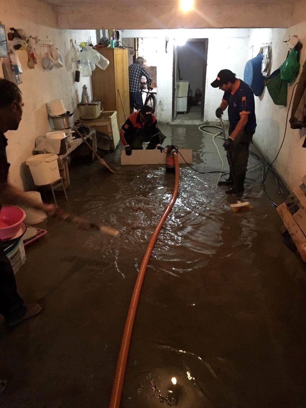 Aksaray\'da su baskınlarına AFAD ekiplerinden müdahale