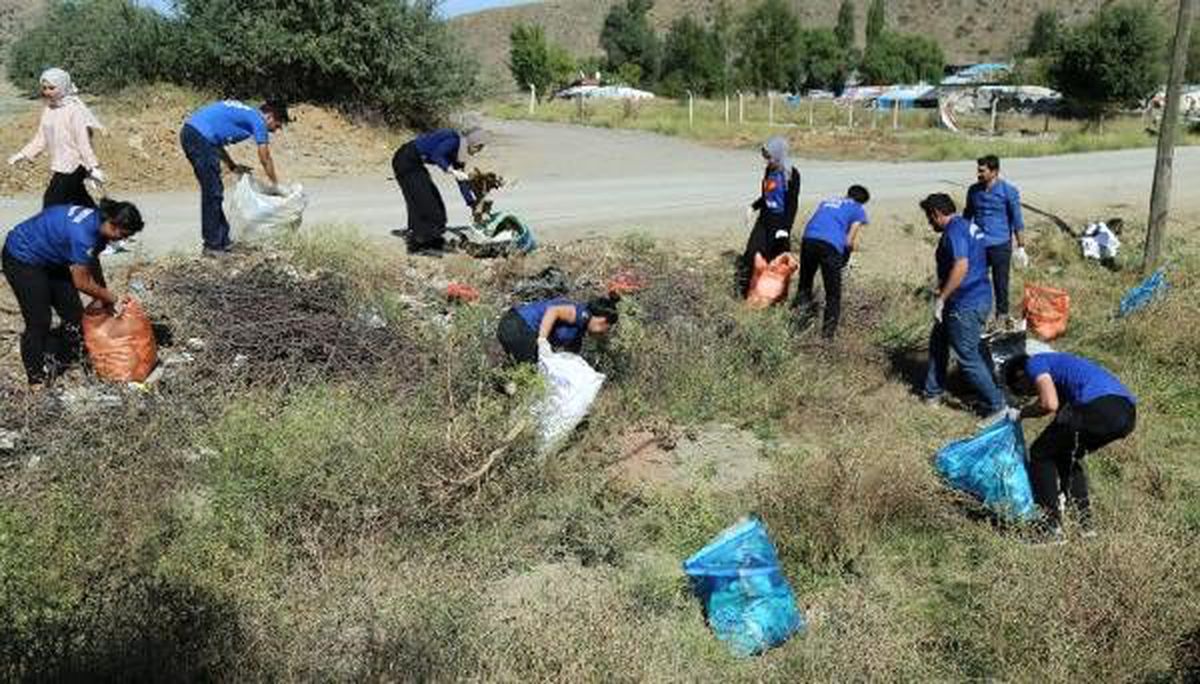 Ankara\'da avukatlar, 15 eylül dünya temizlik günü\'nde çöp topladı
