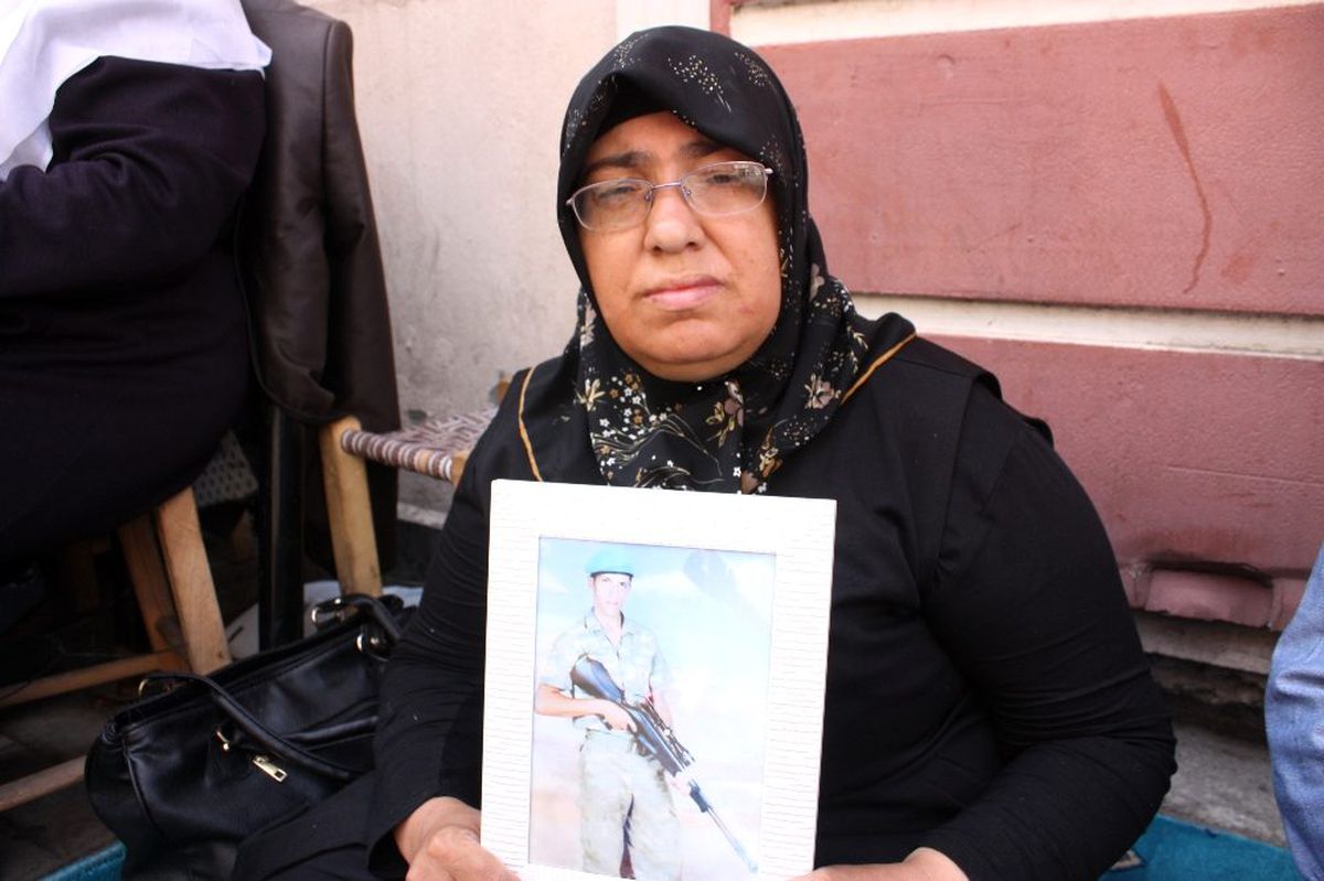 Annelerin HDP önündeki eylemi 13\'üncü gününde