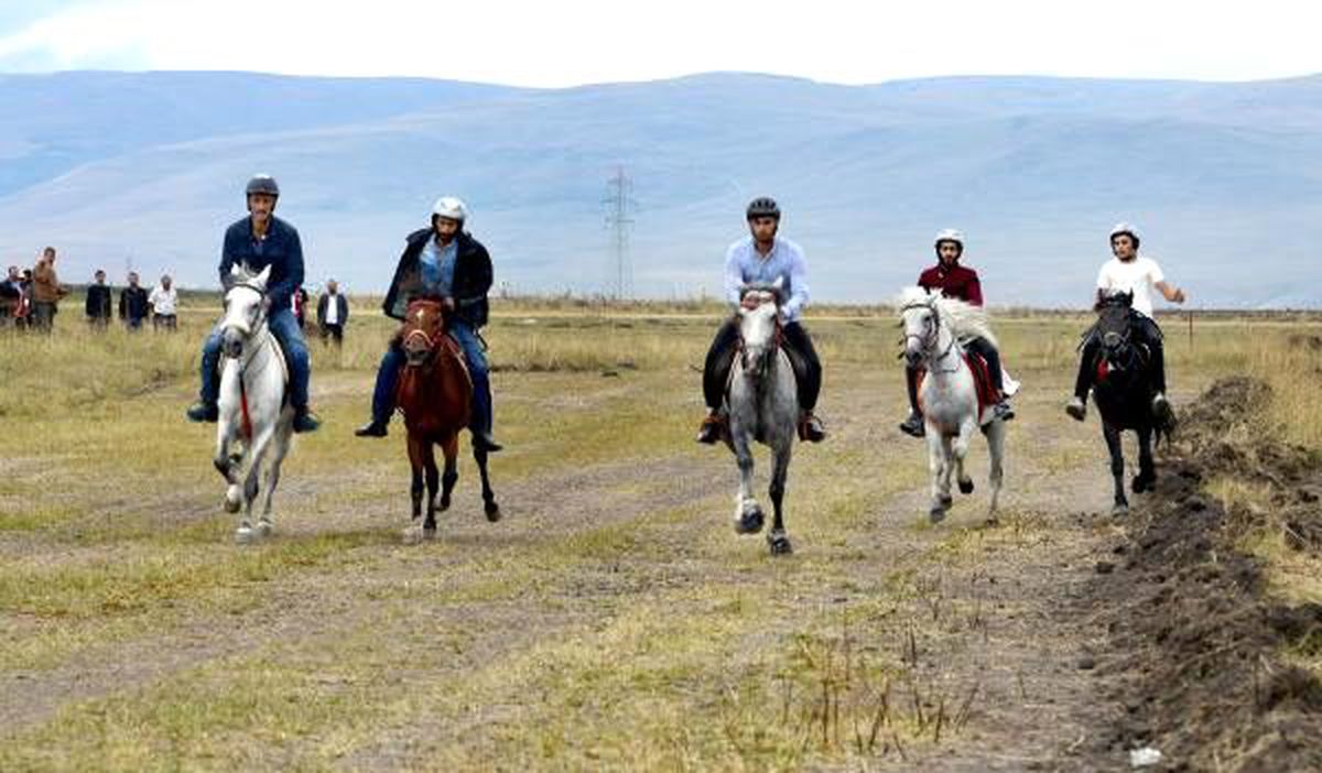 Ardahan\'da rahvan at yarışları heyecanı