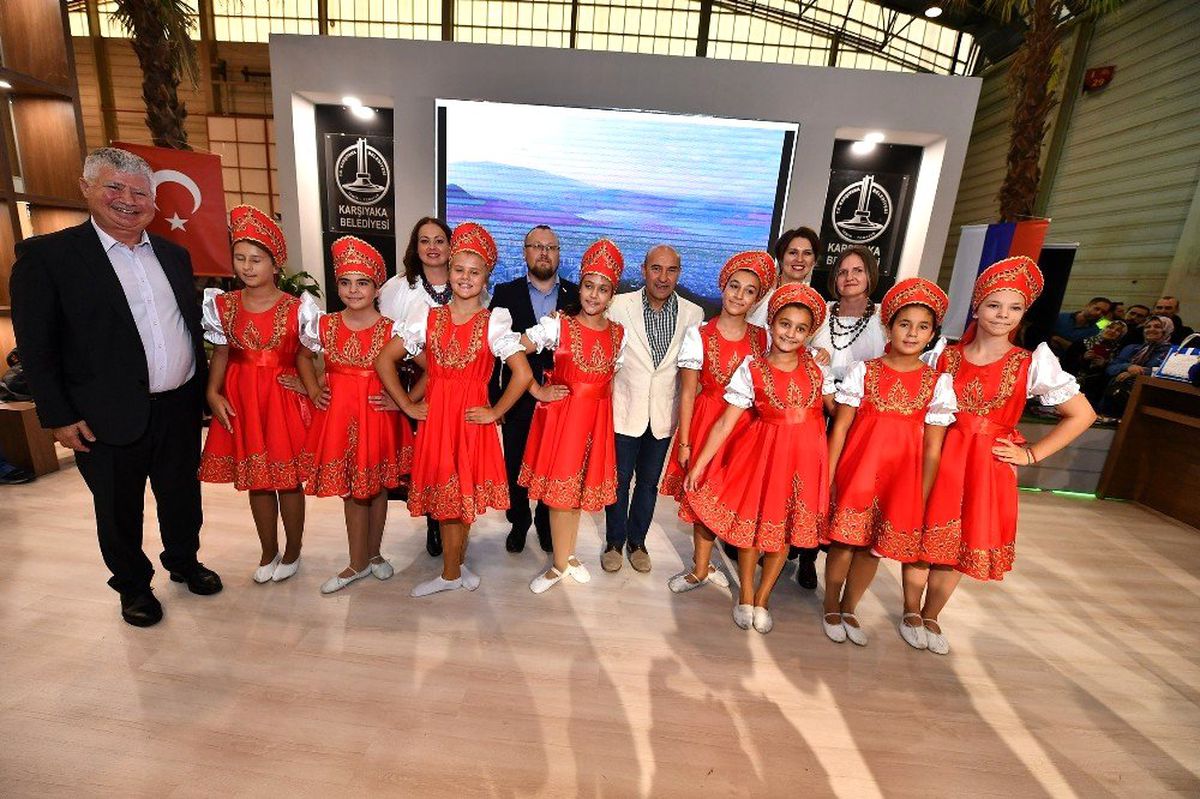 Başkan Soyer fuar\'da İzmir turu attı