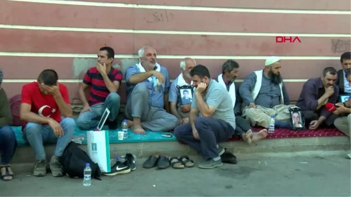 Diyarbakır hdp önündeki eylemde 13\'üncü gün; aile sayısı 33 oldu