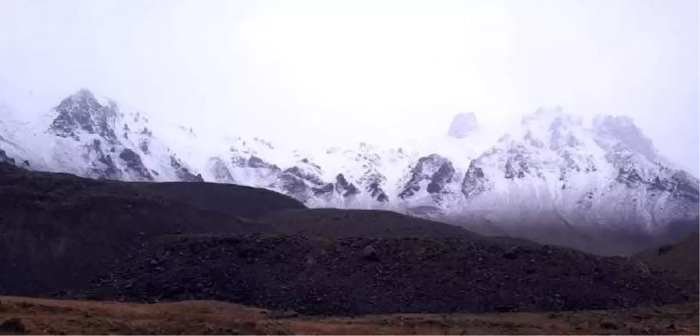 Erciyes dağı\'na mevsimin ilk karı yağdı