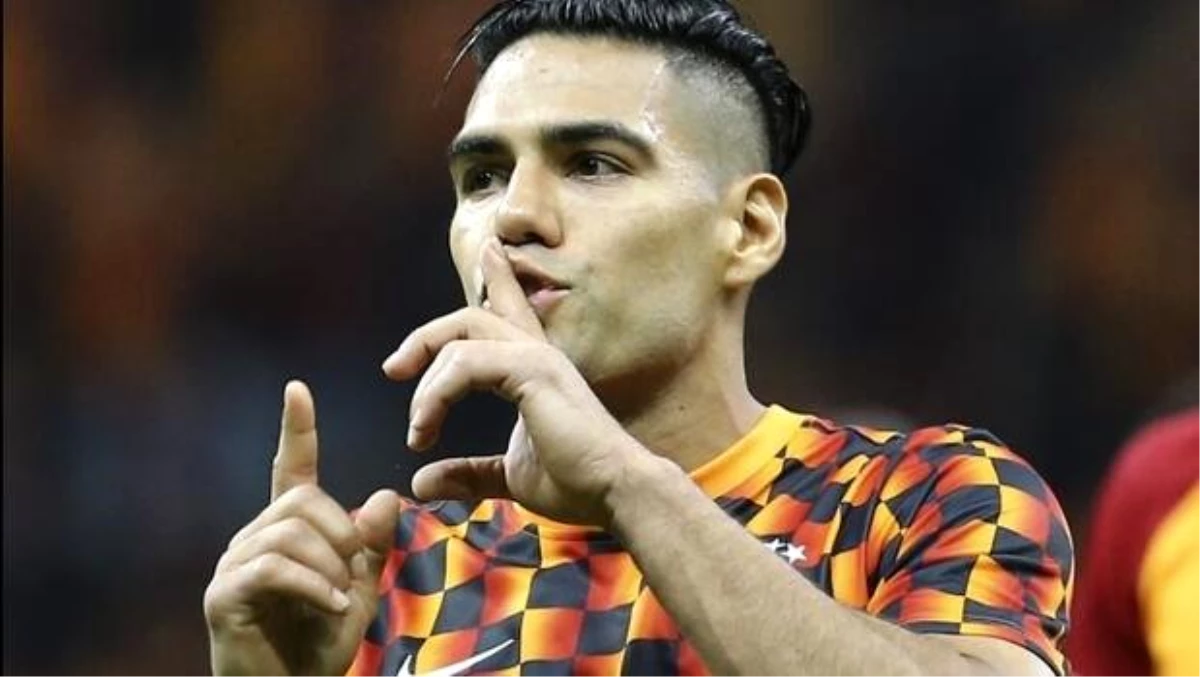 Galatasaray\'da Falcao, Diagne\'yi solladı!