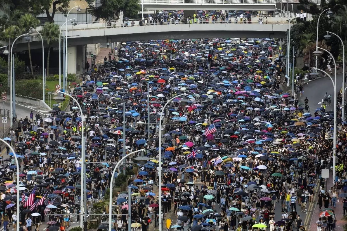 Hong Konglu protestocular İngiltere\'den yardım istedi