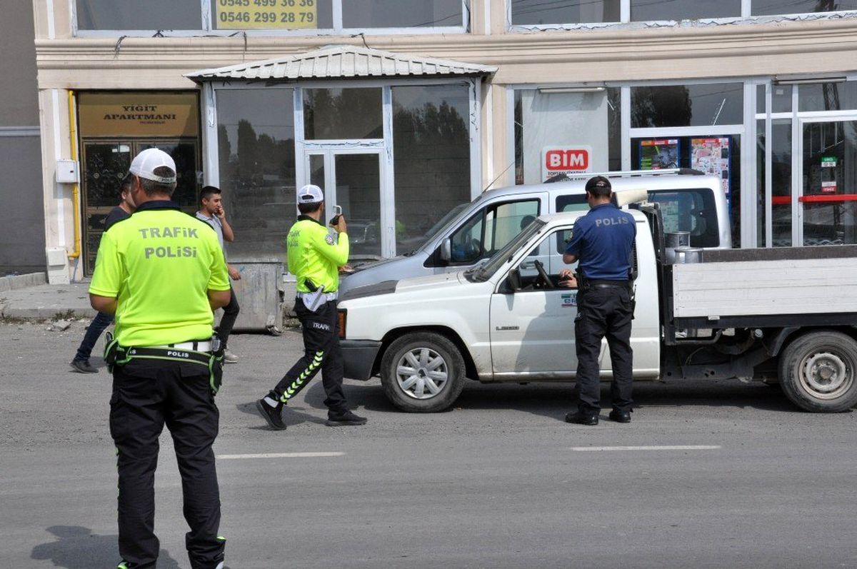 Kars\'ta trafik ve asayiş uygulamaları devam ediyor