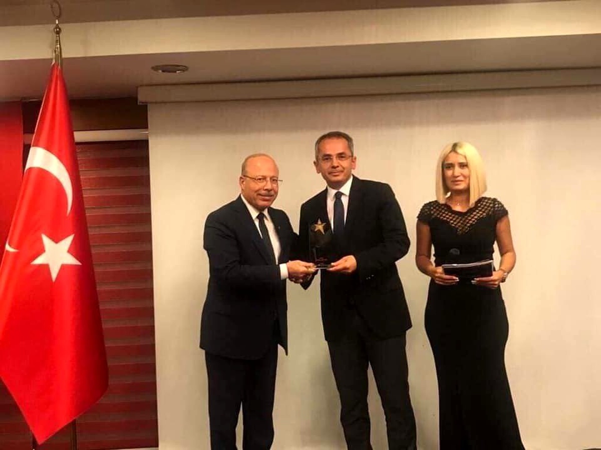 Kaymakam Pişkin\'e sosyal hizmet ödülü