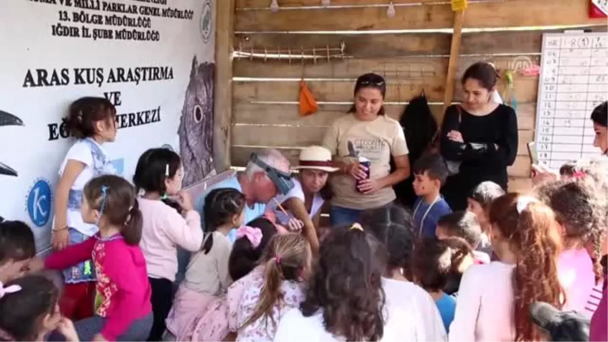 Minik öğrenciler kuş halkalamayı gözlemledi