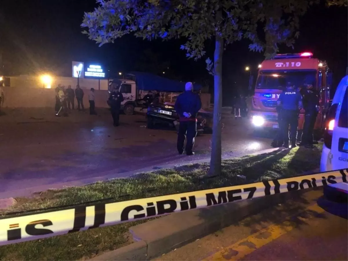 Polisin \'dur\' ihtarına uymayan driftçiler kaza yaptı: 2 ölü 1 yaralı