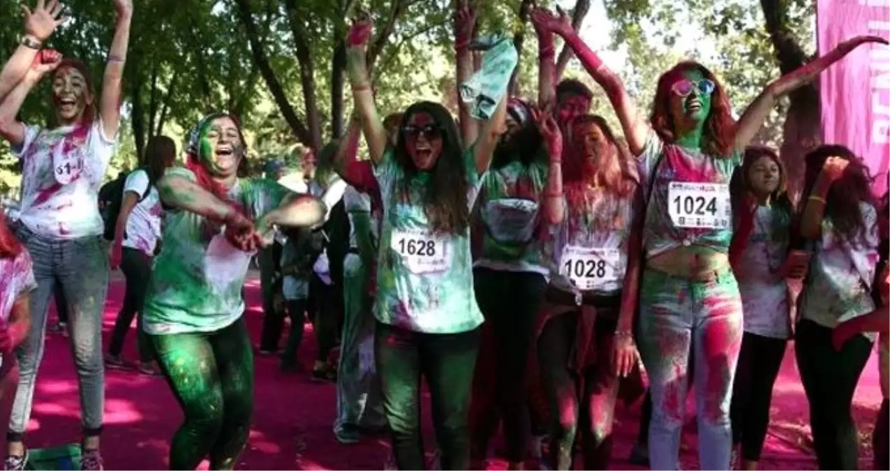 Renkli koşu festivali Color Sky 5K bin kişinin katılımıyla gerçekleşti