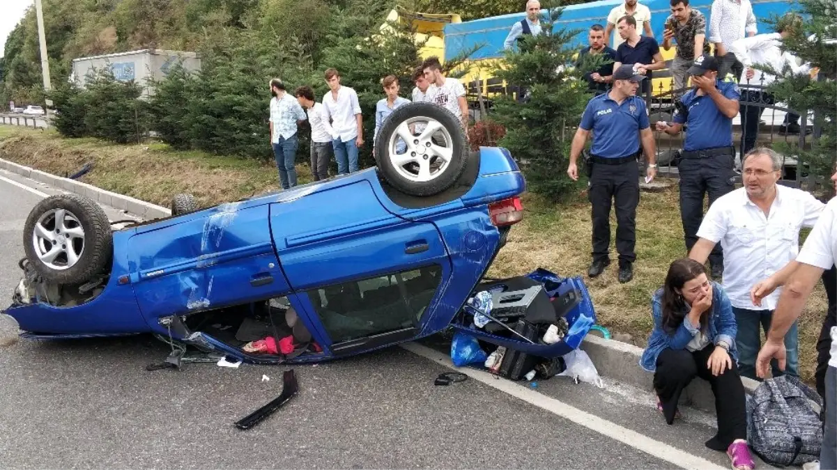 Samsun\'da yemekten dönen aile kaza yaptı: 9 yaralı