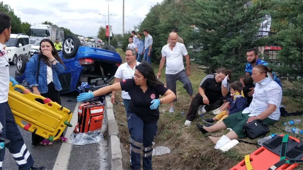 Samsun\'da yemekten dönen aile kaza yaptı: 9 yaralı