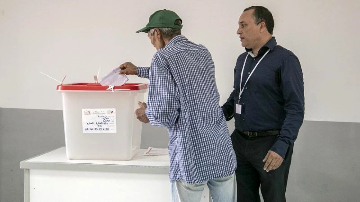 Tunuslular cumhurbaşkanlığı seçimi için sandık başına gitti: Seçimde 24 aday yarışıyor