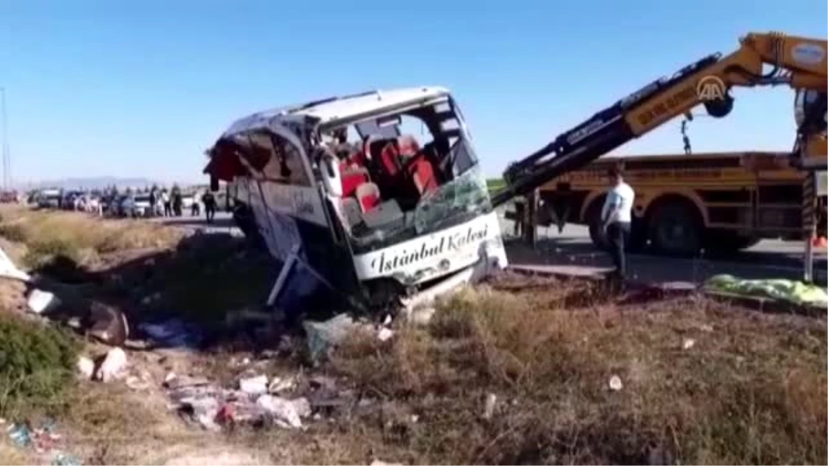 Yolcu otobüsü devrildi: 1 ölü, 40 yaralı (2)
