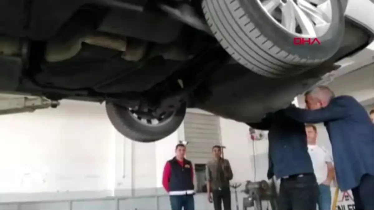 Yozgat otomobilin altına yılan, sanayi sitesinde çıkarıldı