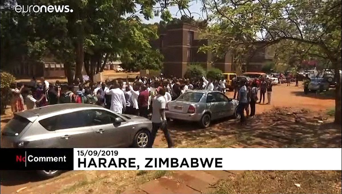 Zimbabve\'de doktorlardan eylem: Sendika başkanımızı geri verin