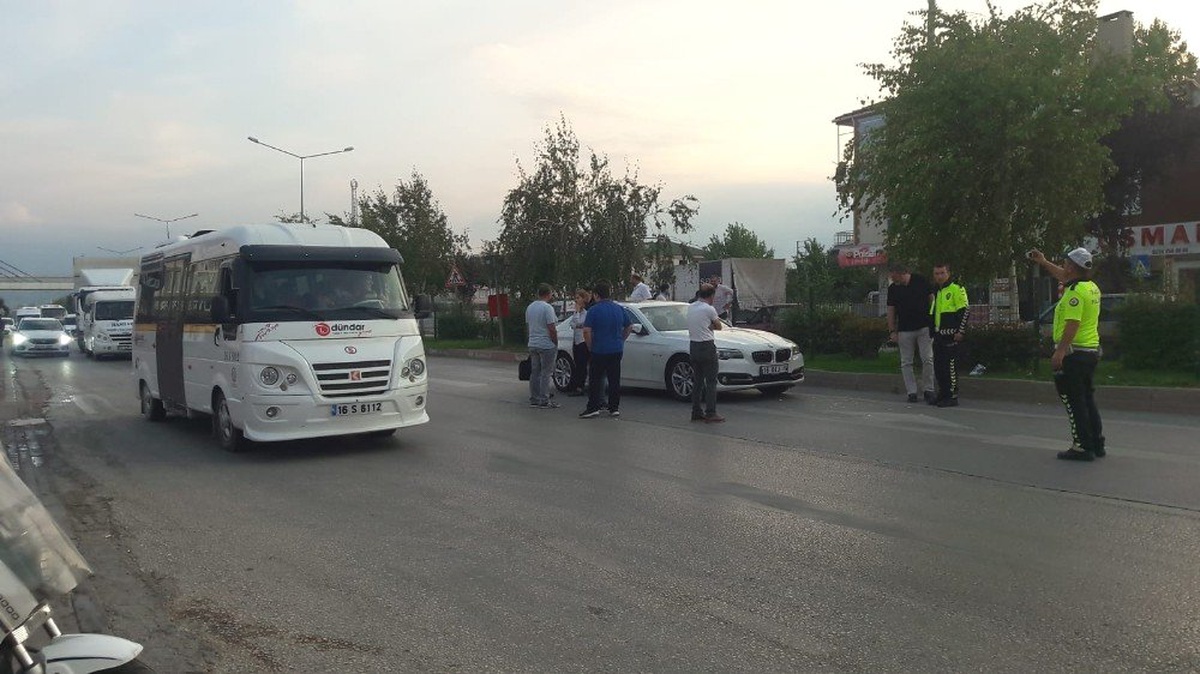 8 yaşındaki çocuğa otomobil çarptı