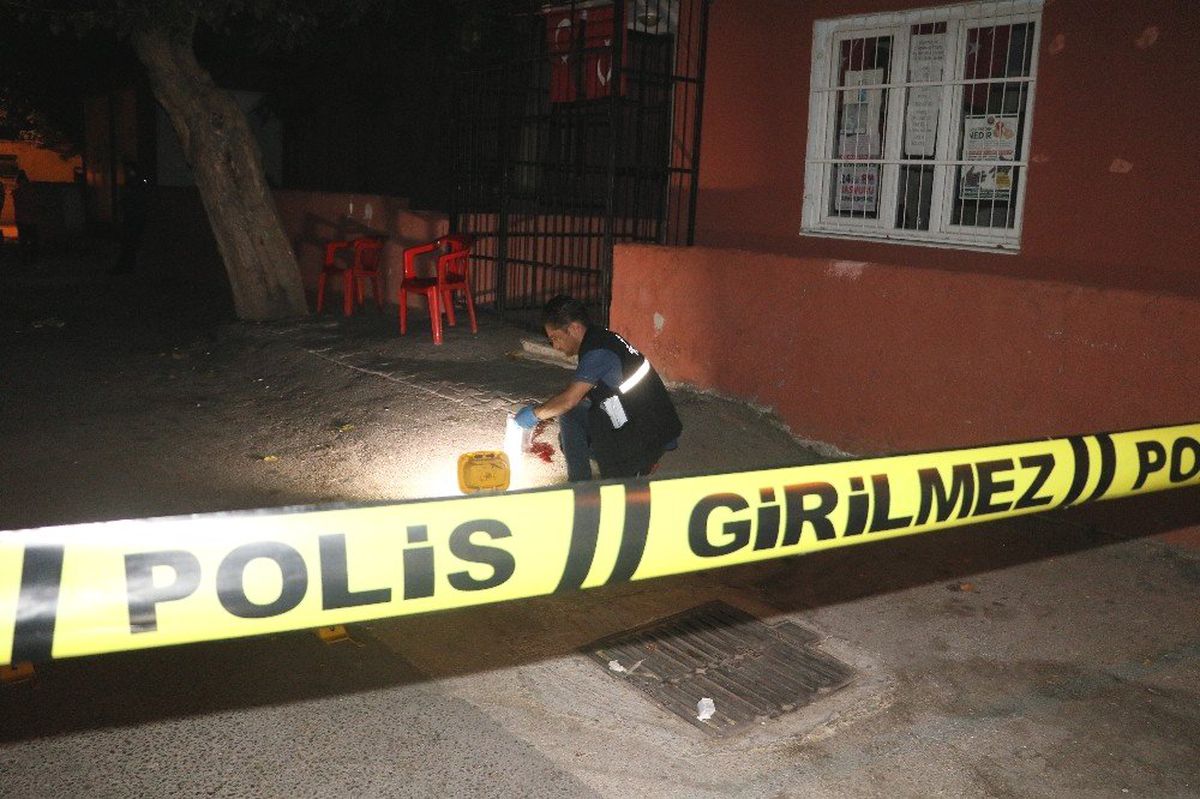 Adana\'da sokak ortasında silahlı kavga: 1 ölü