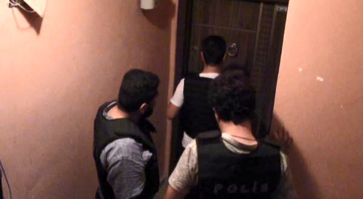 Aranan 89 hükümlünün yakalandığı operasyonlar kamerada