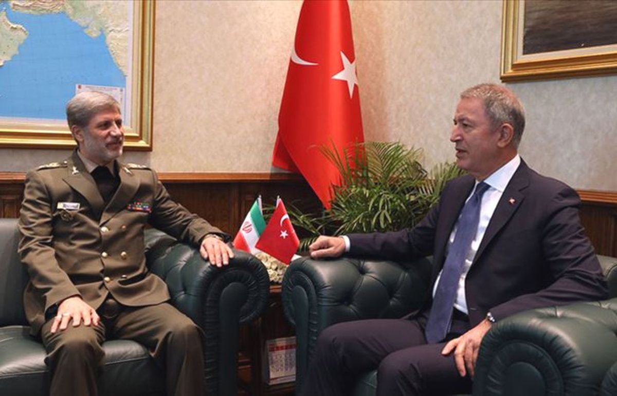 Bakan Akar İran Savunma Bakanı ile görüştü
