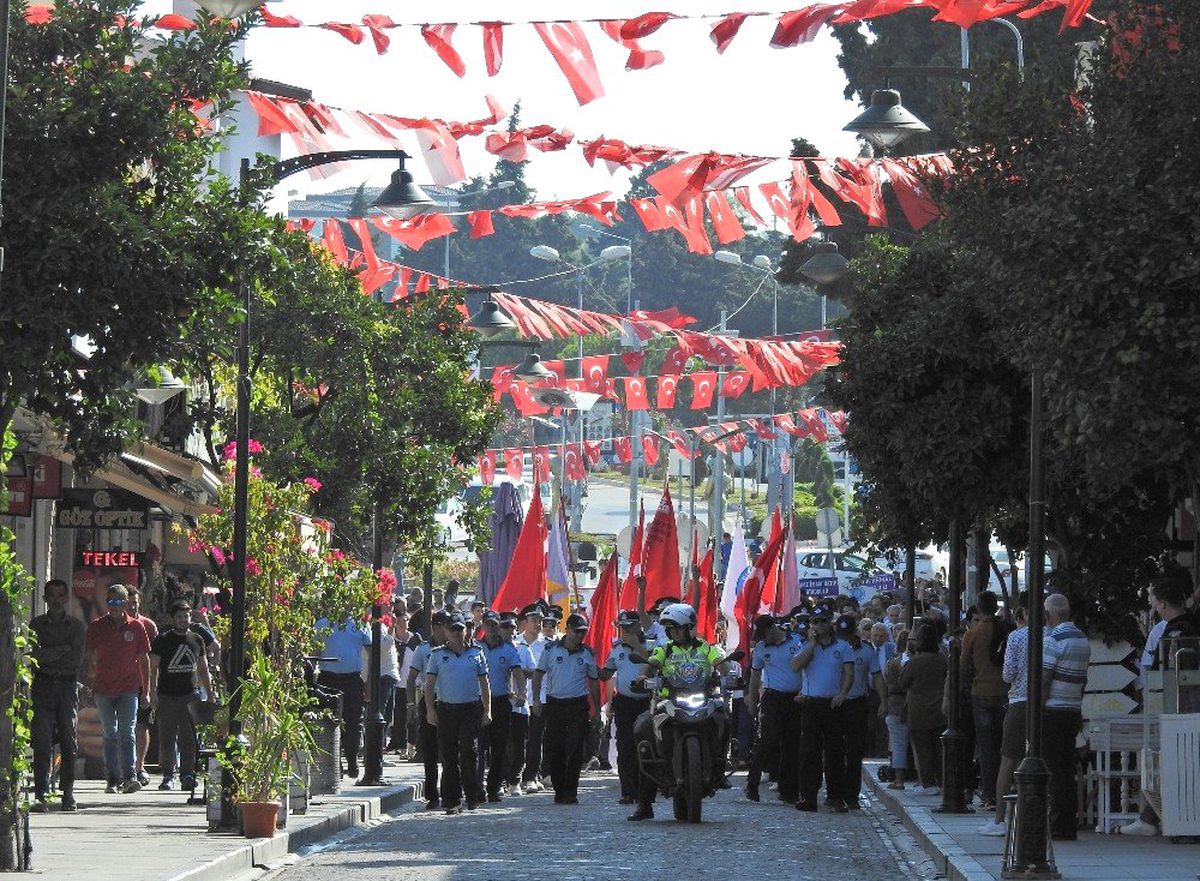Çeşme\'nin kurtuluşunun 97. yılı coşkuyla kutlandı