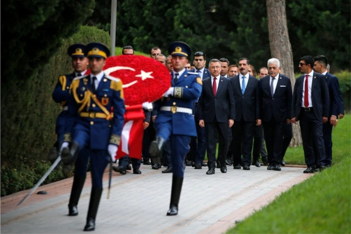 Cumhurbaşkanı Yardımcısı Oktay\'dan Aliyev\'in kabrine ziyaret