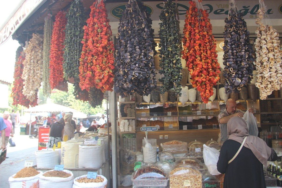 El yapımı kurutmalıklar tarihi çarşıları süslüyor