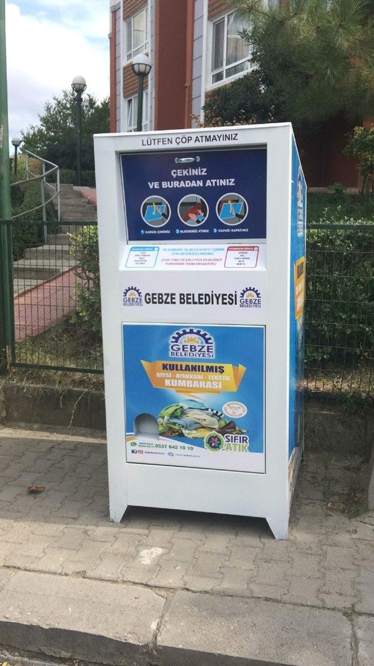 Gebze\'de giysiler çöpe değil kumbaraya