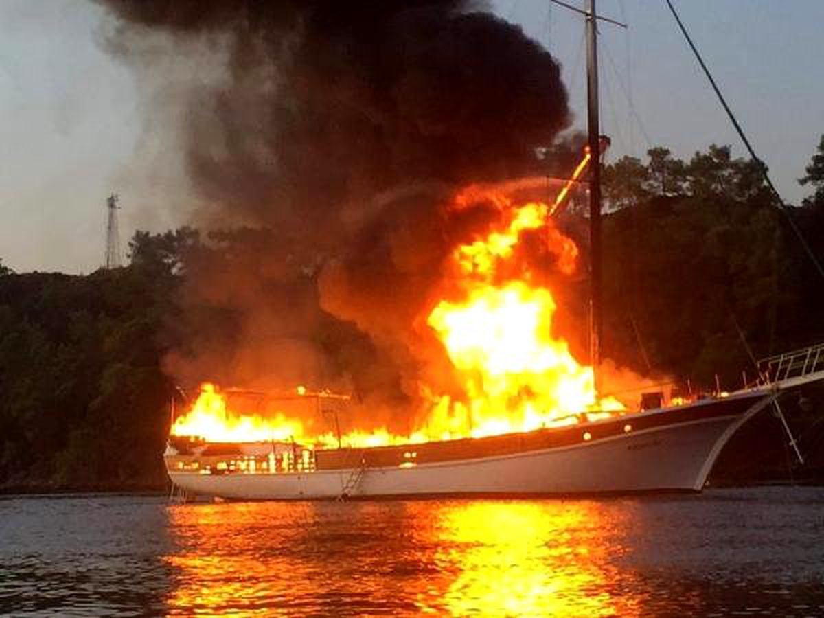 Göcek\'te gezi teknesinde yangın: fransız turist öldü, 4\'ü yaralı 14 kişi kurtarıldı