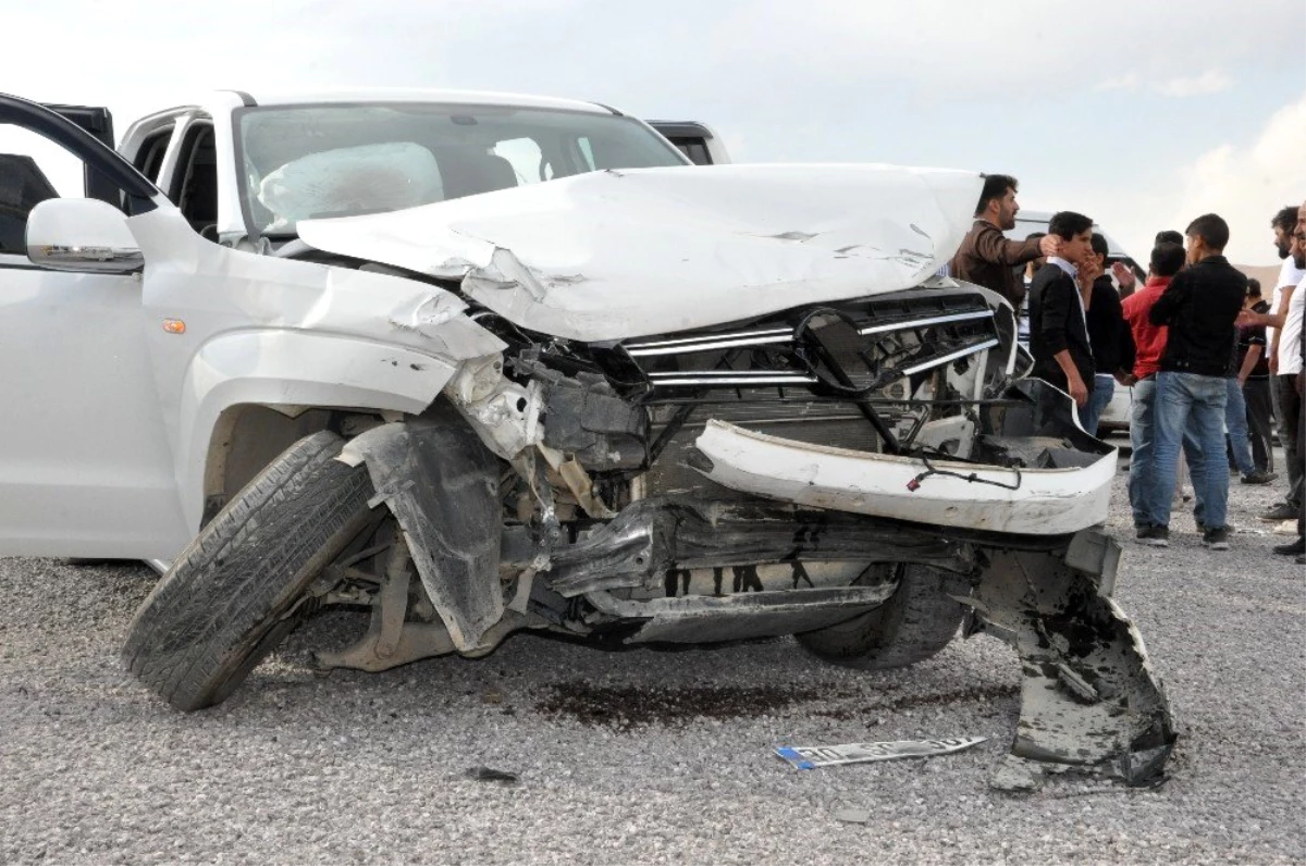 Hakkari\'de 3 ayrı trafik kazası: 4 yaralı