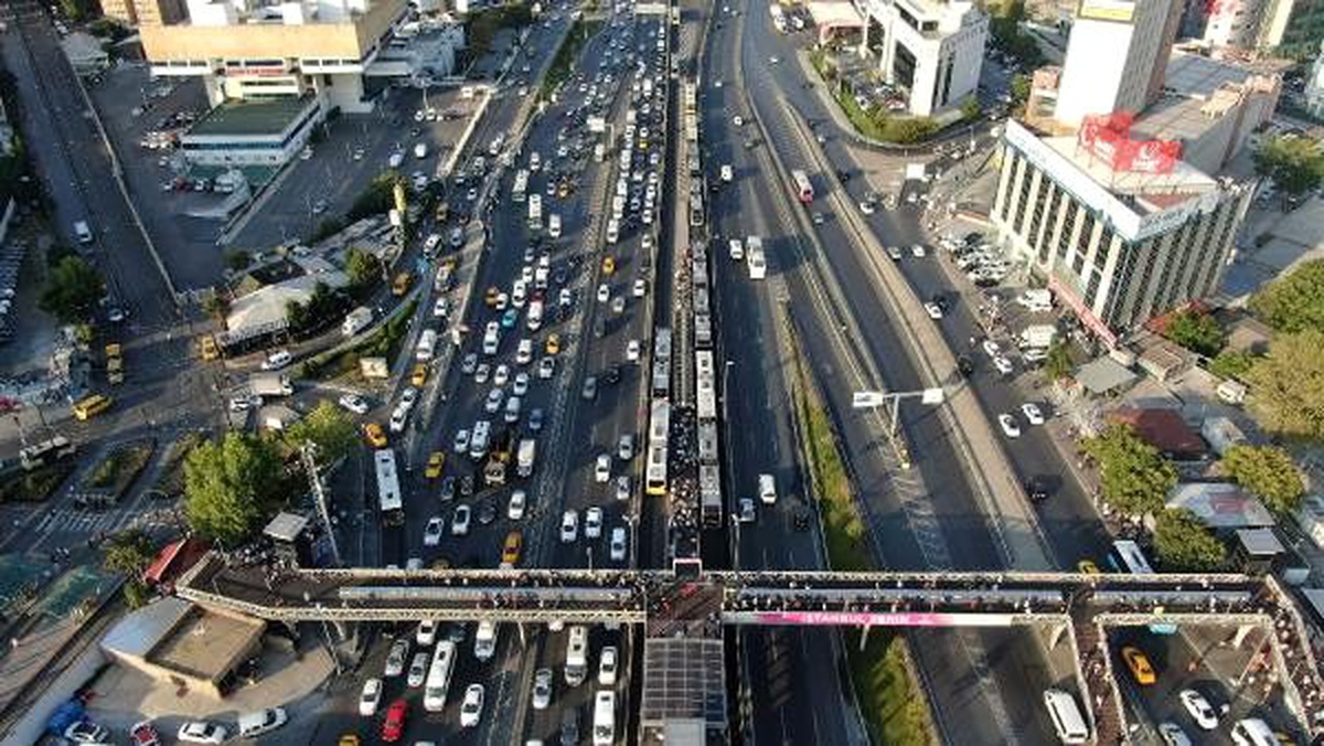(havadan fotoğraflarla) - tatil bitti, okullar açıldı, metrobüs çilesi başladı