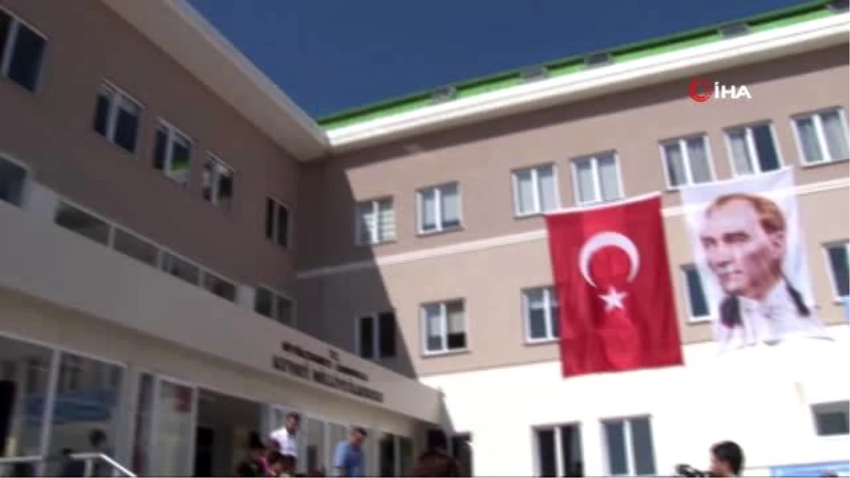 İstanbul Valisi Ali Yerlikaya, Kuvayı Milliye İlkokulu\'nun açılışını yaptı