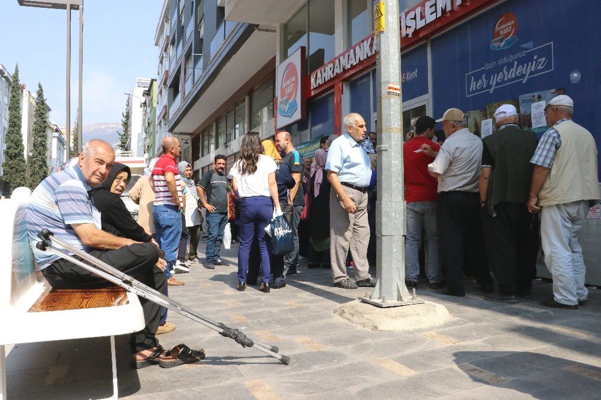 Kahramanmaraş\'ta \'65 yaş\' kuyruğu