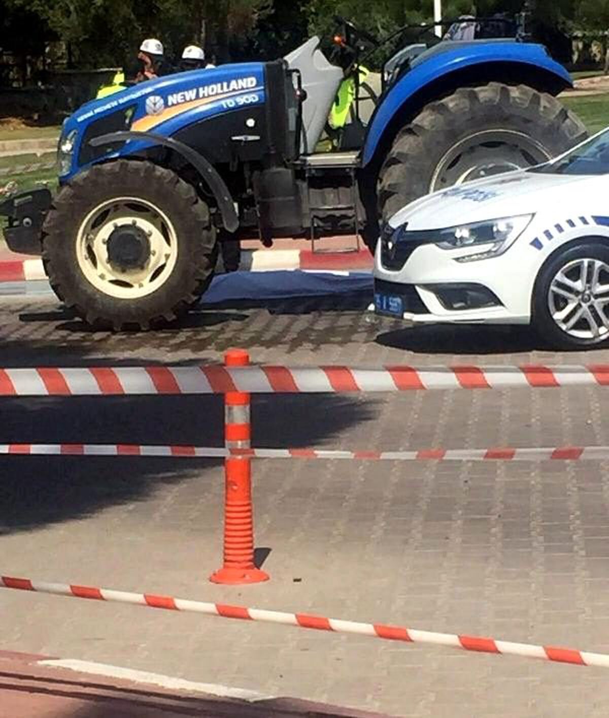 Kampüste traktörün çarptığı sezen, öldü